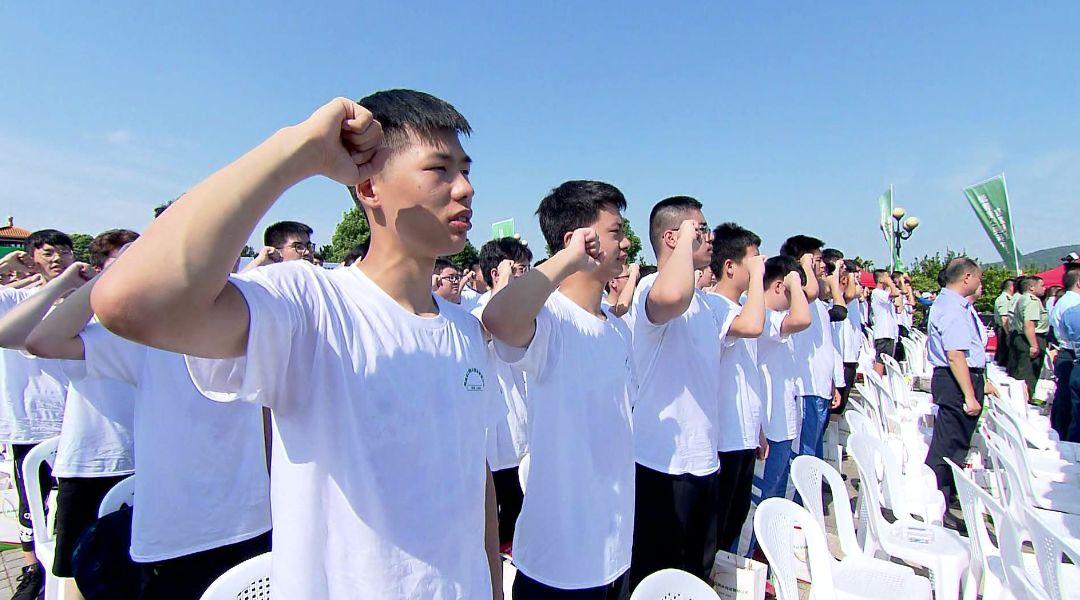 兵役登記證上大學(xué)一定要嗎？詳解兵役登記與大學(xué)入學(xué)要求，關(guān)于兵役登記證與大學(xué)入學(xué)要求的詳解，是否上大學(xué)必須持有兵役登記證？