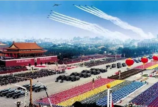 慶祝祖國輝煌，50周年國慶大閱兵高清完整版回顧，慶祝祖國輝煌，國慶大閱兵高清完整版回顧，共襄五十周年慶典盛況