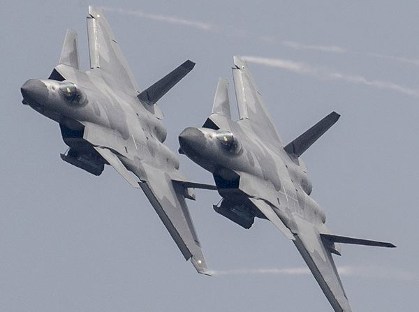 軍事震撼，20架轟炸機(jī)傾瀉240枚導(dǎo)彈的力量展示，軍事震撼，20架轟炸機(jī)傾瀉導(dǎo)彈力量展示日