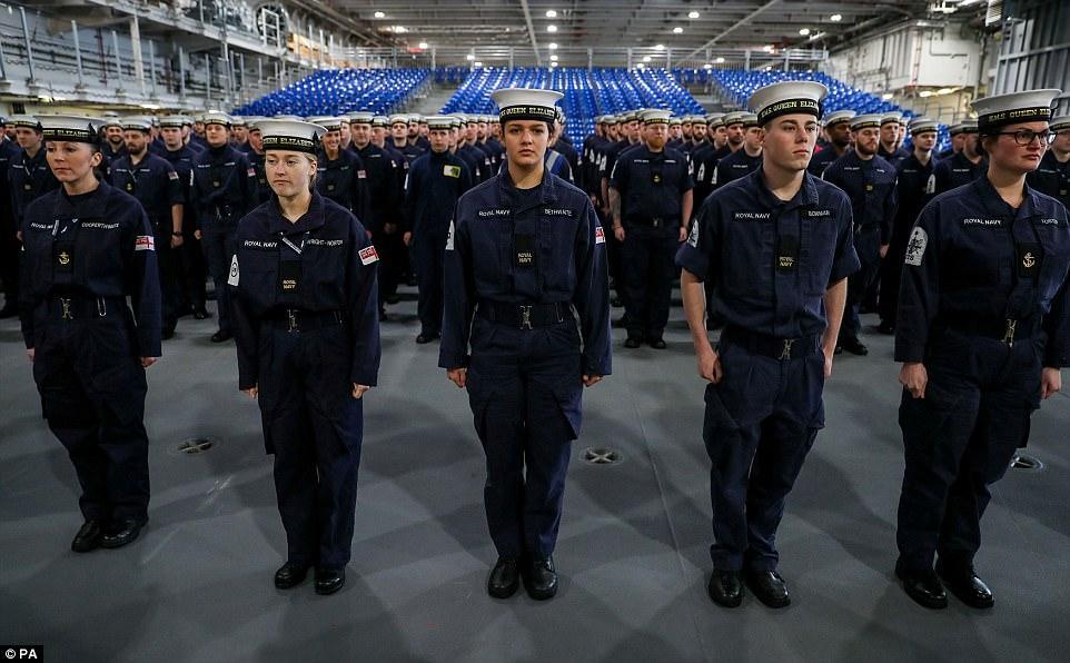 伊麗莎白女王號航母圖片，展現(xiàn)英國海軍力量的驕傲，伊麗莎白女王號航母展示英國海軍力量的風采