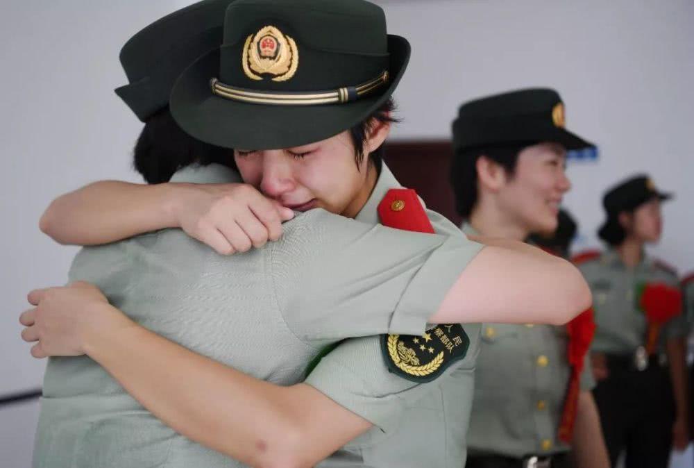 關于21式各軍種八一臂章的探討，關于各軍種八一臂章的探討，深入解析21式臂章特點