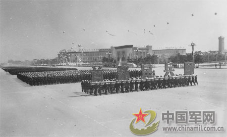 重溫歷史瞬間，探索1959年國慶閱兵視頻，重溫歷史瞬間，探索經(jīng)典，回顧1959年國慶閱兵盛況