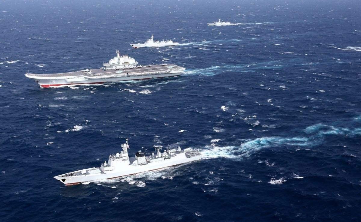 聚焦國(guó)際海域，中國(guó)戰(zhàn)艦圍觀英艦背后的故事，聚焦國(guó)際海域，中國(guó)戰(zhàn)艦視角下的英艦背后故事