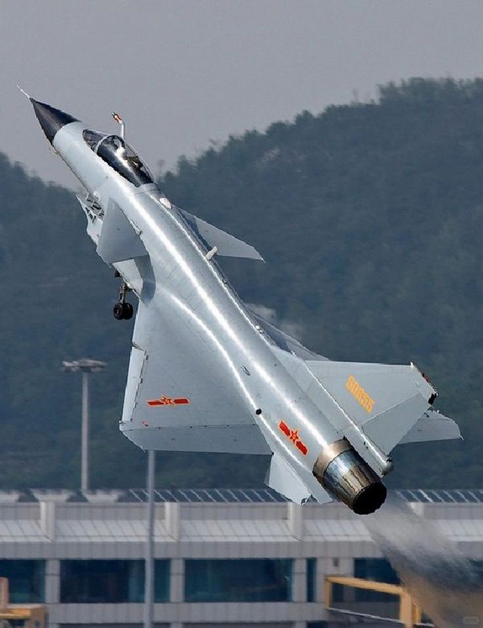 殲-10戰(zhàn)斗機(jī)是幾代機(jī)？全面解析中國空軍的主力戰(zhàn)機(jī)，中國空軍主力戰(zhàn)機(jī)殲-10戰(zhàn)斗機(jī)的全面解析，幾代機(jī)？