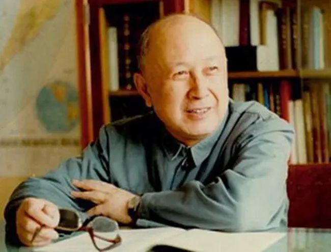 錢學(xué)森資料簡(jiǎn)介，中國(guó)航天之父的傳奇人生，中國(guó)航天之父錢學(xué)森，傳奇人生的簡(jiǎn)介