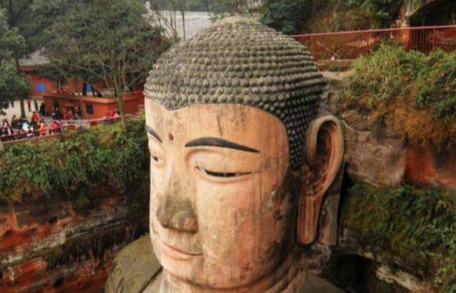 樂山大佛景區(qū)安全事故與旅游安全探討，樂山大佛景區(qū)安全事故分析與旅游安全策略探討