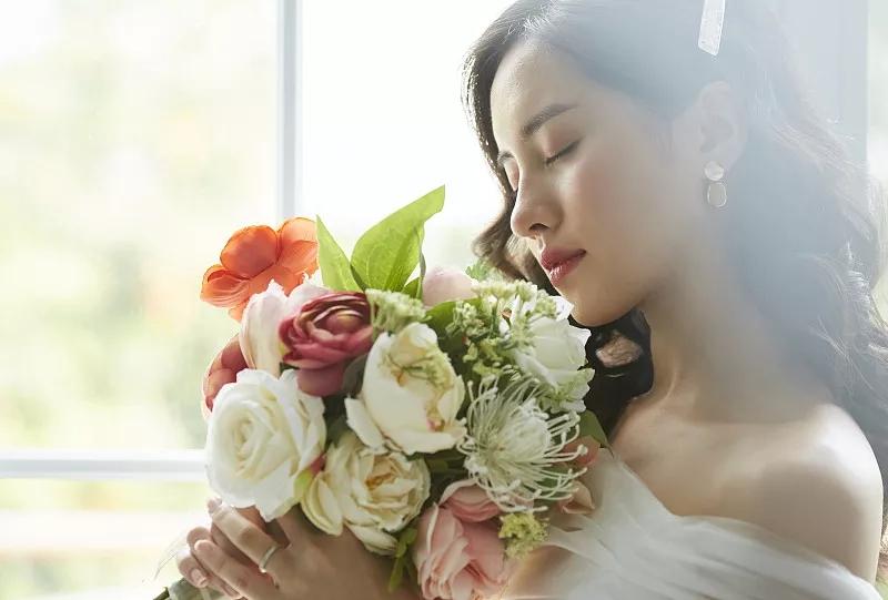 如何吸引男性目光，讓他對你上癮——深度解析女性魅力之道，深度解析女性魅力，吸引男性目光，讓其對你上癮的秘訣