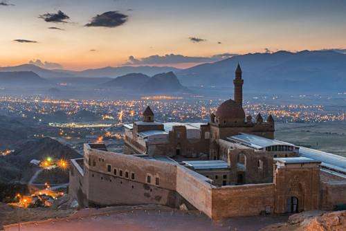 土耳其，一個發(fā)展中的大國，是否已邁入發(fā)達國家的行列？，土耳其，邁向發(fā)達國家的步伐，是否已踏入發(fā)達國家之列？