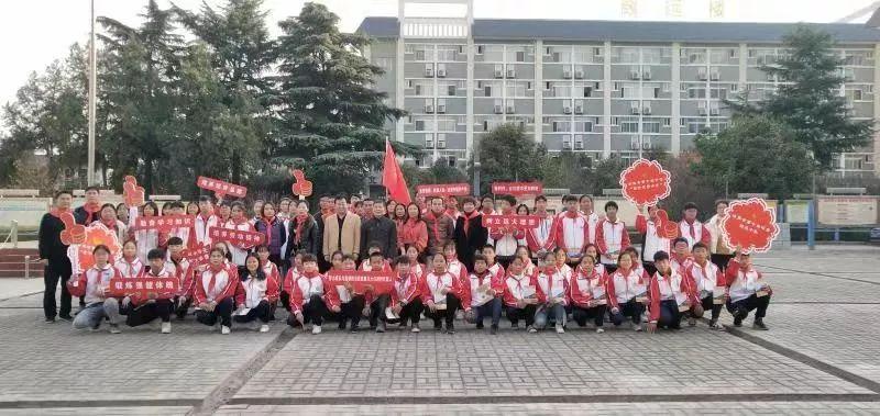 洛陽旅游團聯(lián)系方式——您的旅行首選伙伴，洛陽旅游團聯(lián)系方式，首選旅行伙伴，暢游古都之旅！