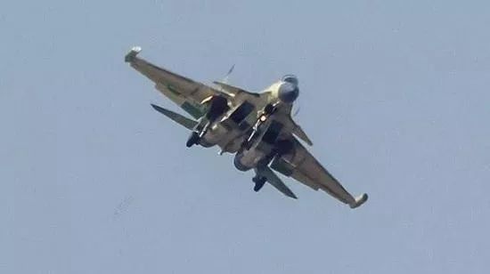 殲-15D，中國(guó)新一代艦載戰(zhàn)斗機(jī)的獨(dú)特優(yōu)勢(shì)與未來(lái)發(fā)展，殲-15D艦載戰(zhàn)斗機(jī)，獨(dú)特優(yōu)勢(shì)與未來(lái)展望